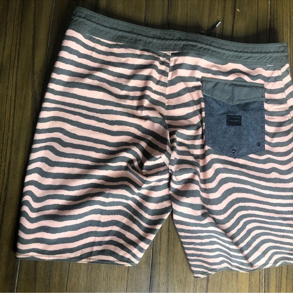 Volcom men's swim trunks board shorts swimsuit